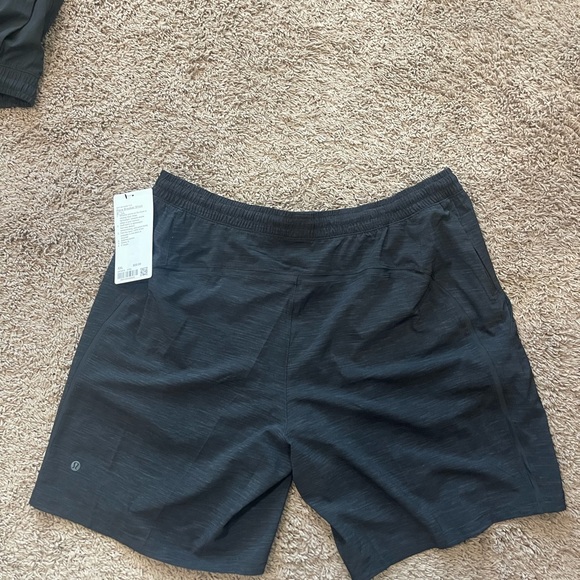 Lululemon Men’s Linerless Pace Breaker XXL - Picture 2 of 3